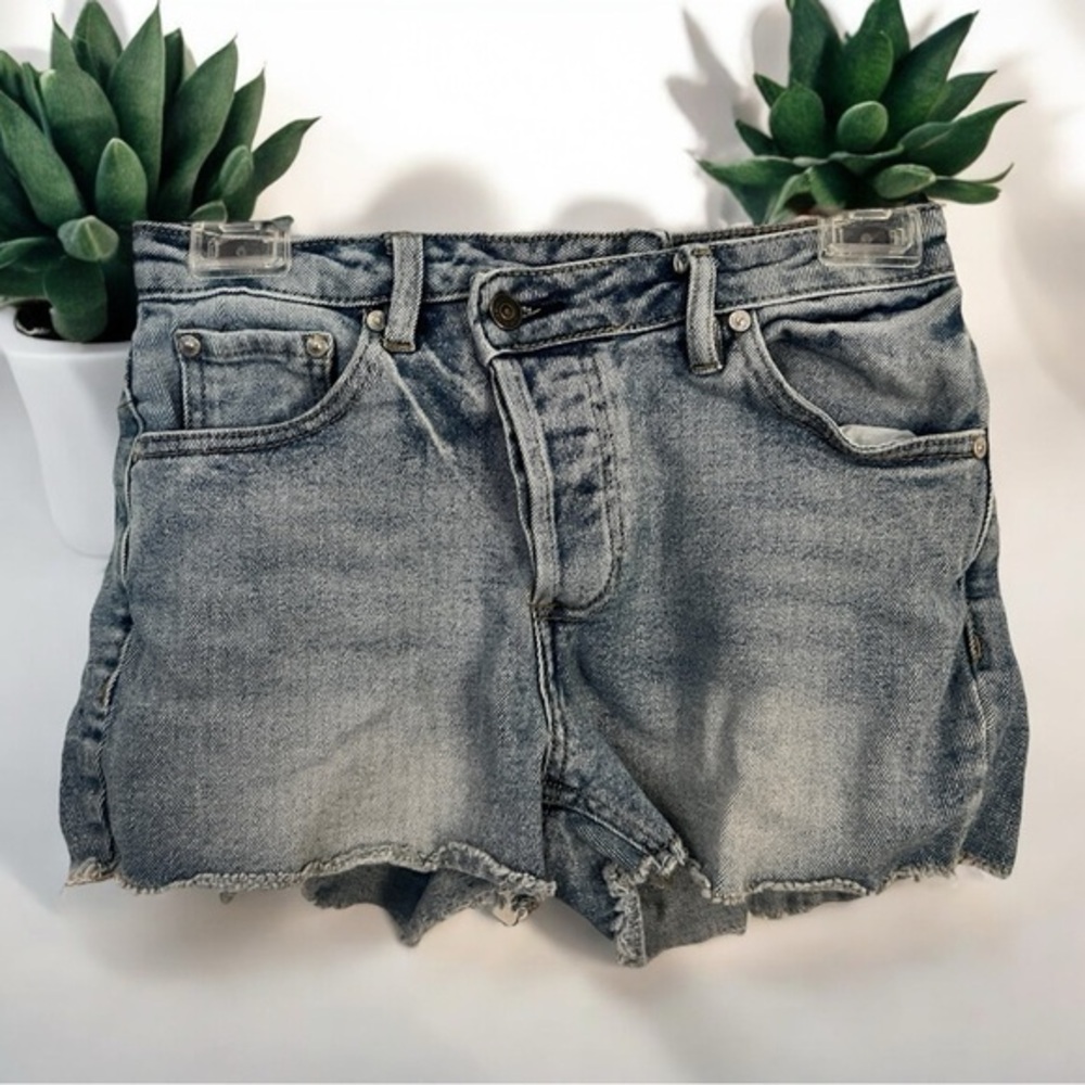 ALMOST FAMOUS 0 Cross-Waist Jean Shorts